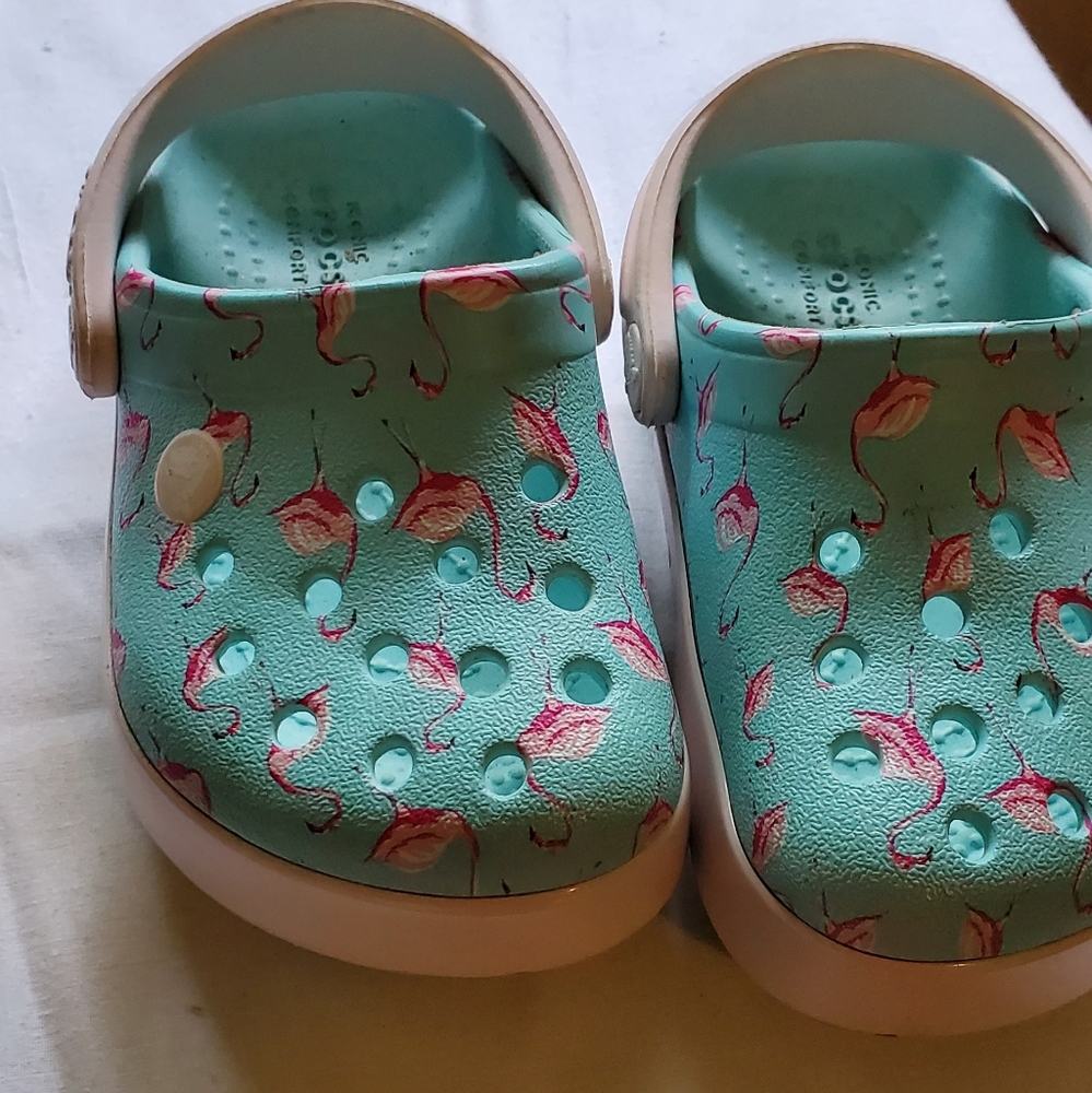 Flamingo Crocs toddler size 6